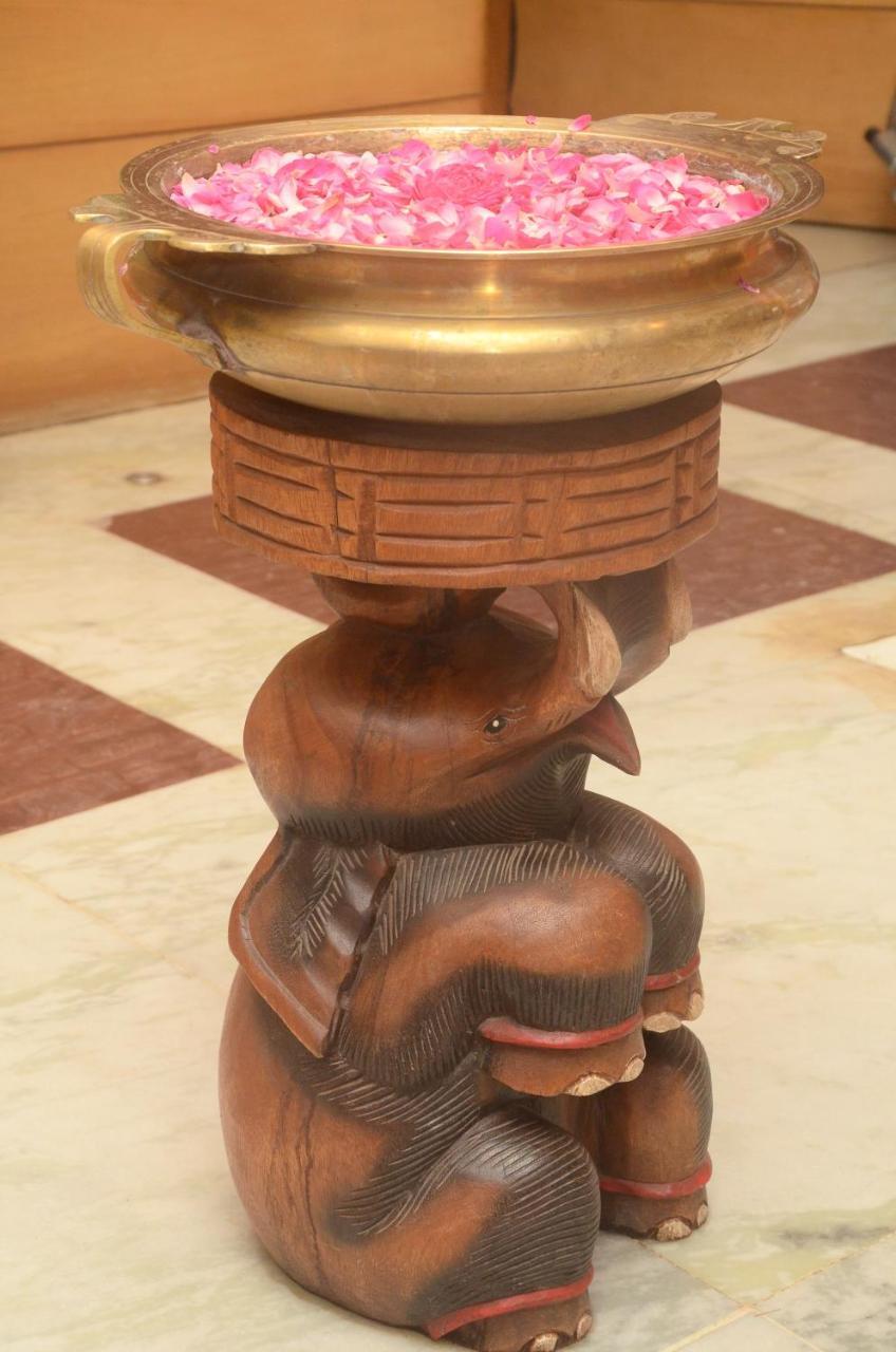 Kanakabhishegam First From The Thirukadaiyur Temple Tirukkadaiyur